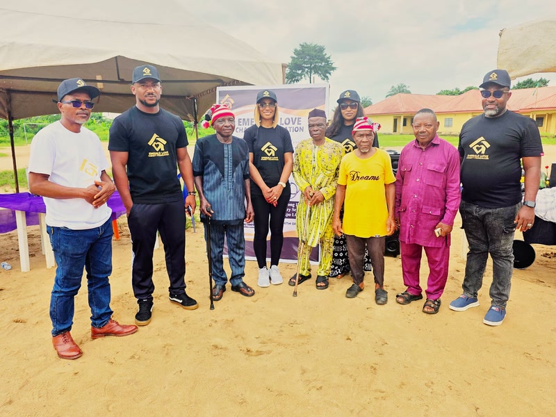 Uyo outreach team with community leaders