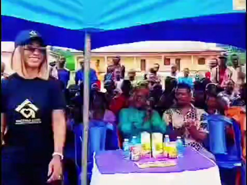 Video: free eye exams for reading glasses and giveaway outreach in Uyo, Akwa Ibom State, Nigeria